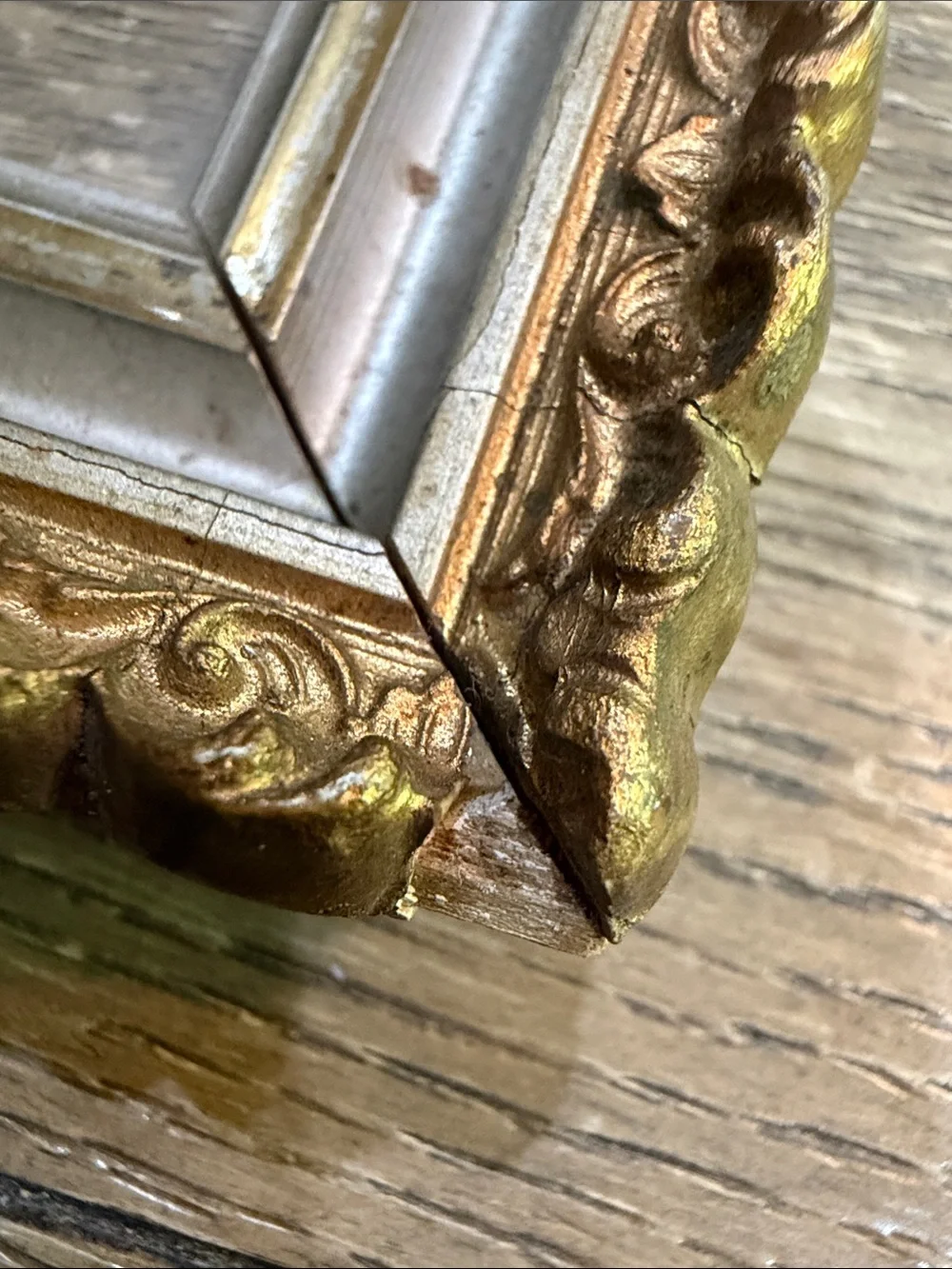 Ornate Dual-Accent Wooden Carved Picture Frame in Gold and Silver with glass